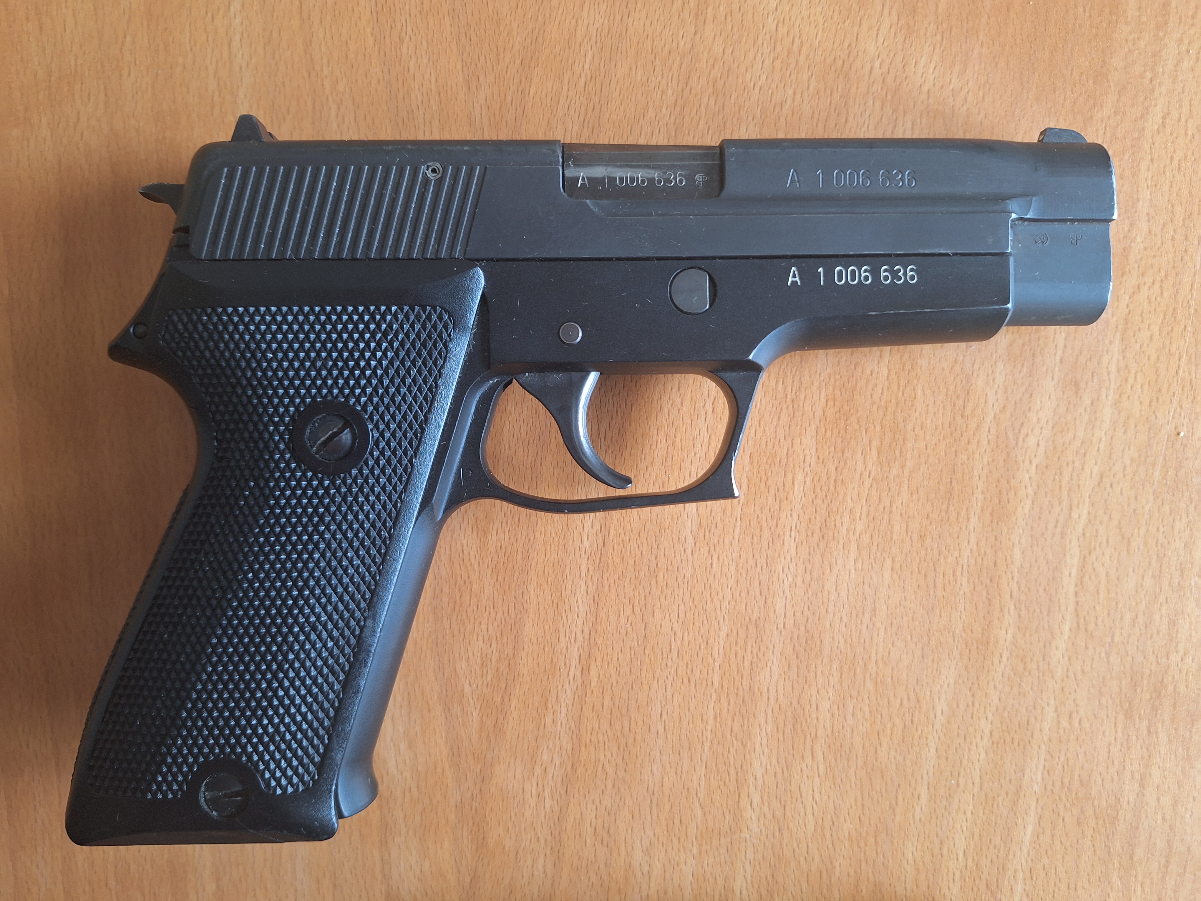 Occasion Pistole Sig Sauer P220, Kaliber 9mmPara, Zustand Neuwertig