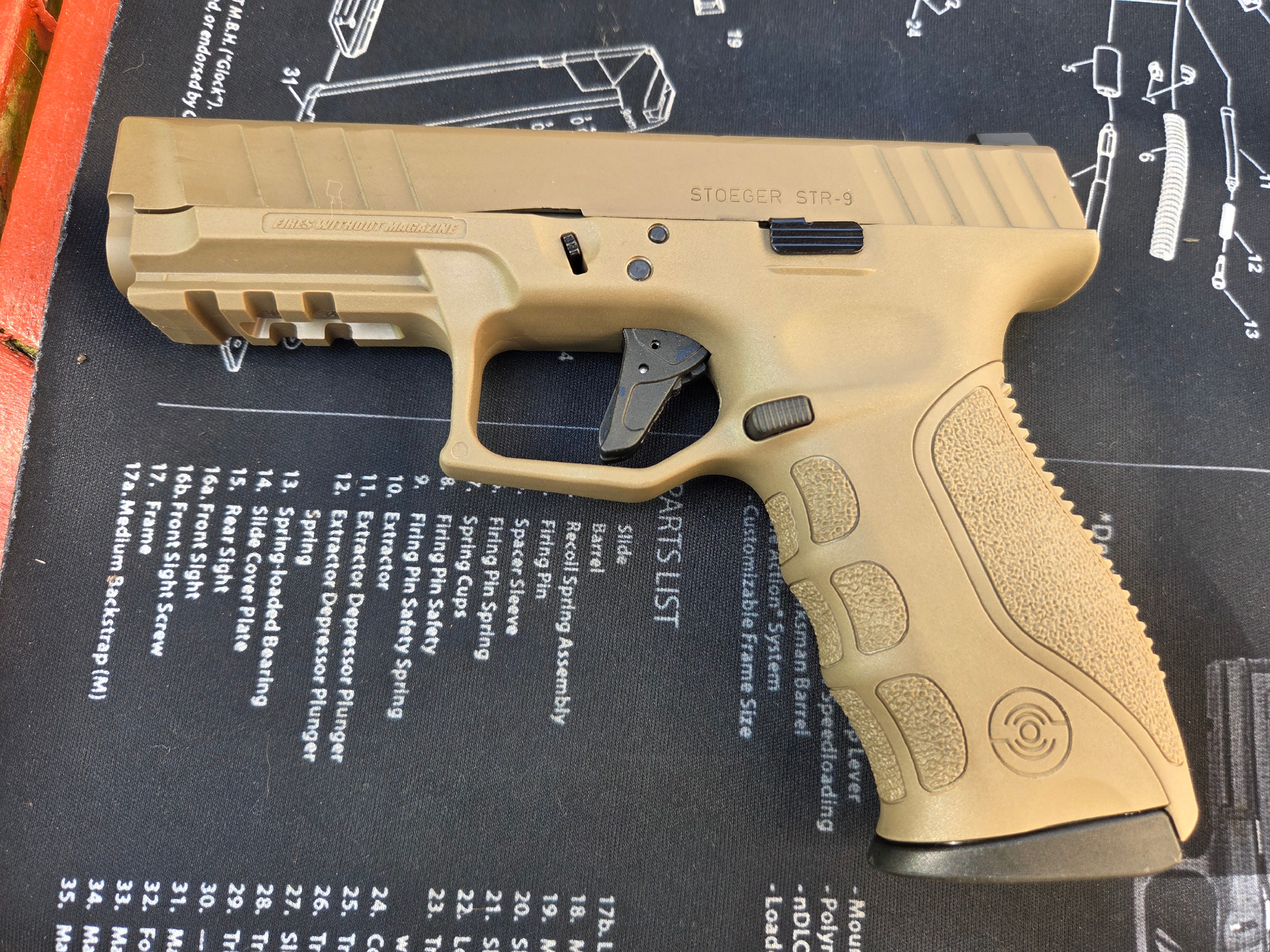 Ausstellungsstück Pistole Stoeger STR-9 FDE 9mmPara