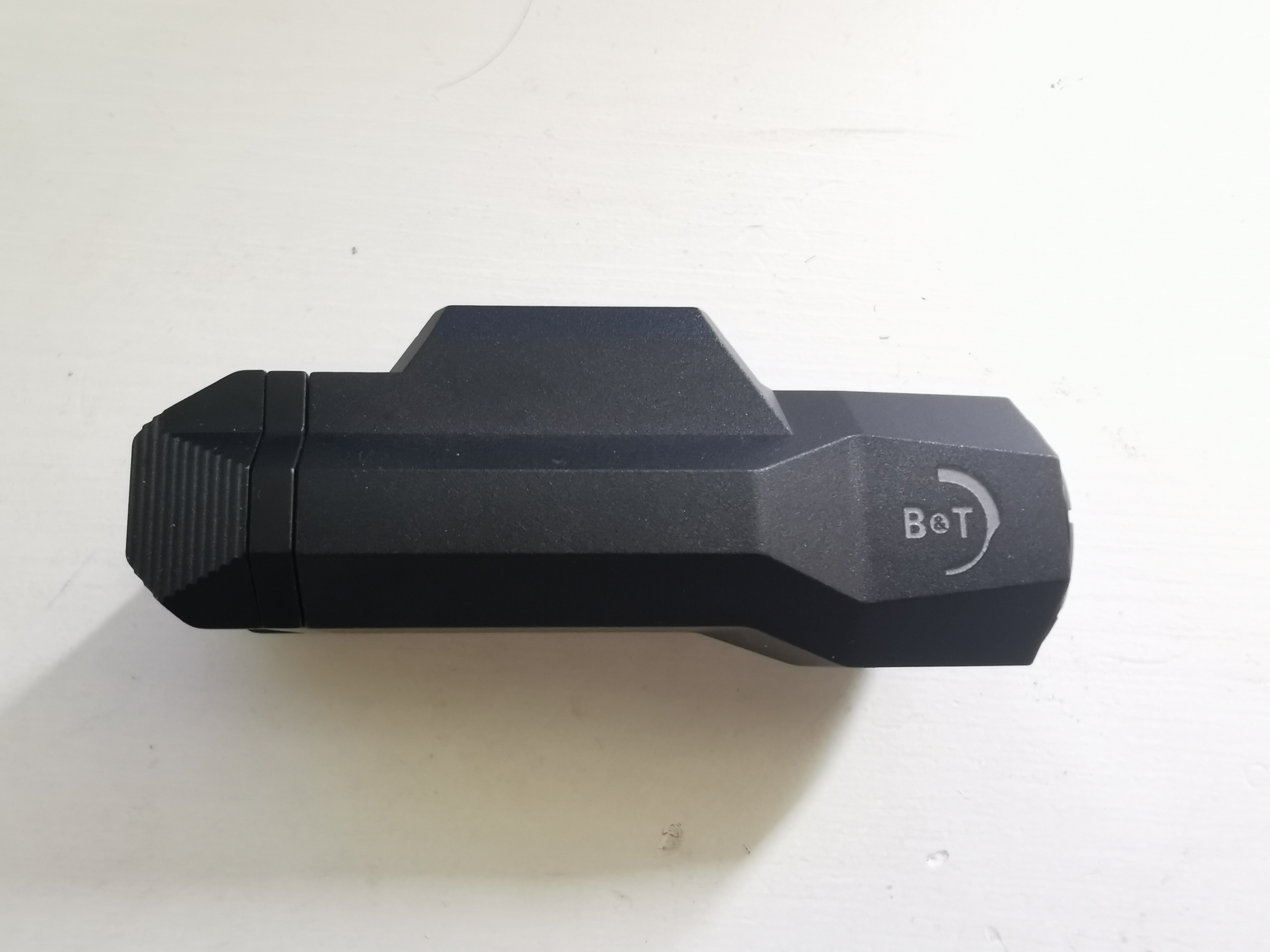 B&T Weapon Mounted Light Wild2 mit Stroboskop QD NAR Mmontage 1000 Lumen