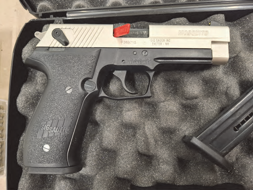Occasion: Neuwertige Pistole Sig Sauer Mosquito Kaliber 22 L.R. und 100 Schuss Munition Remington
