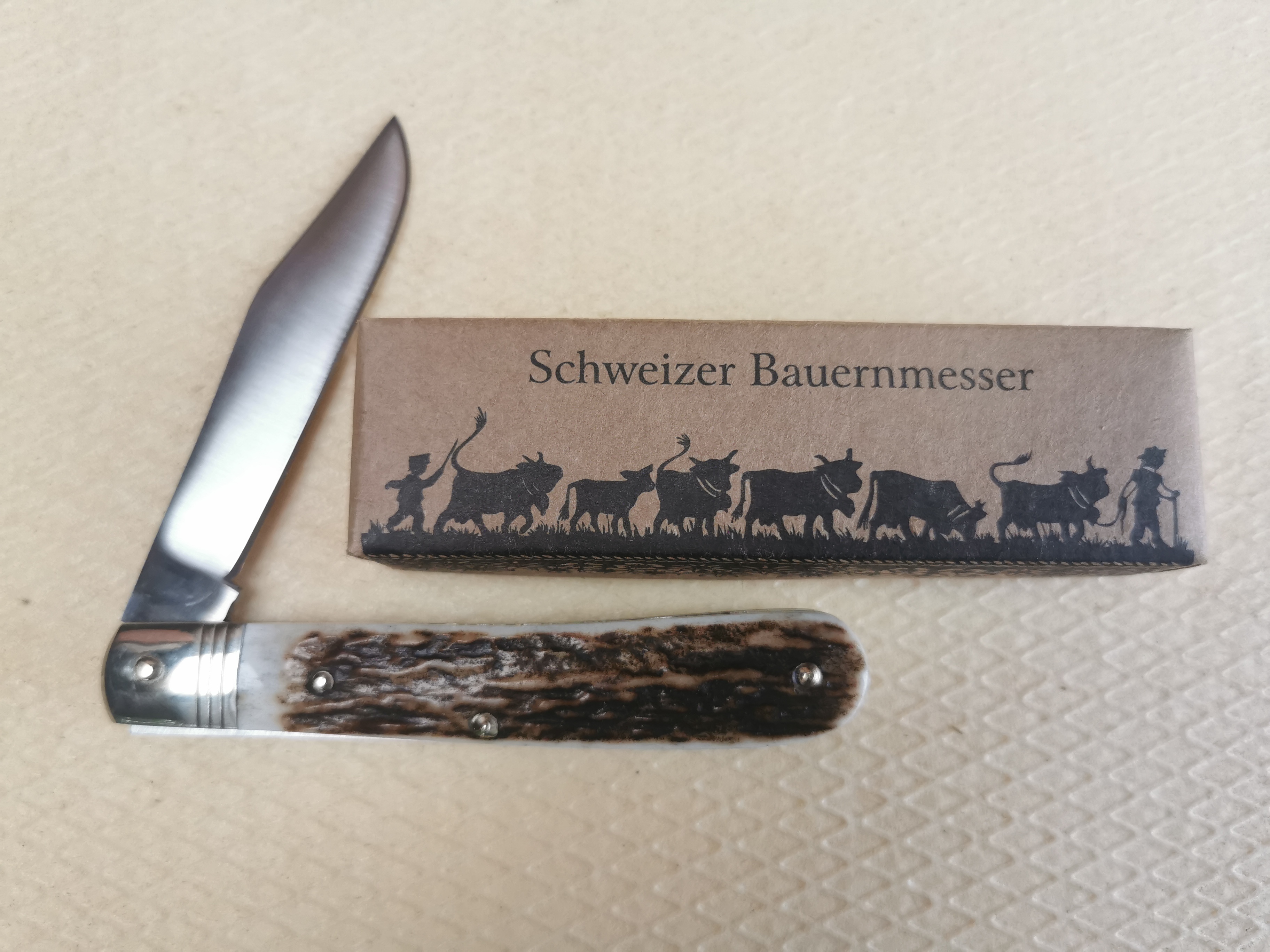 Schweizer Bauernmesser – Traditionelles Multifunktionsmesser aus echte Hirschhorn.