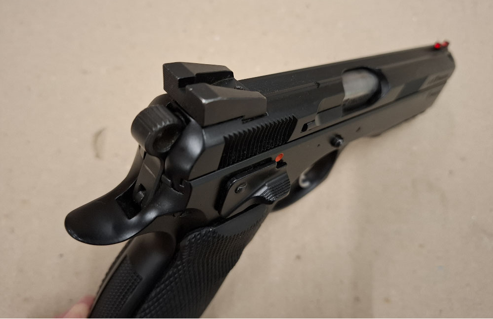 Occasion: Pistole CZ  75 Shadow , Kaliber 9mm Para, Zustand: Sehr Gut, inklusiv 2 Fabrikneue Magazine