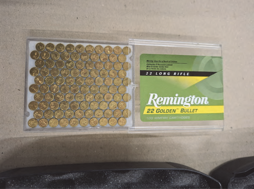Occasion: Neuwertige Pistole Sig Sauer Mosquito Kaliber 22 L.R. und 100 Schuss Munition Remington