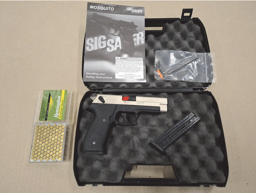 Occasion: Neuwertige Pistole Sig Sauer Mosquito Kaliber 22 L.R. und 100 Schuss Munition Remington