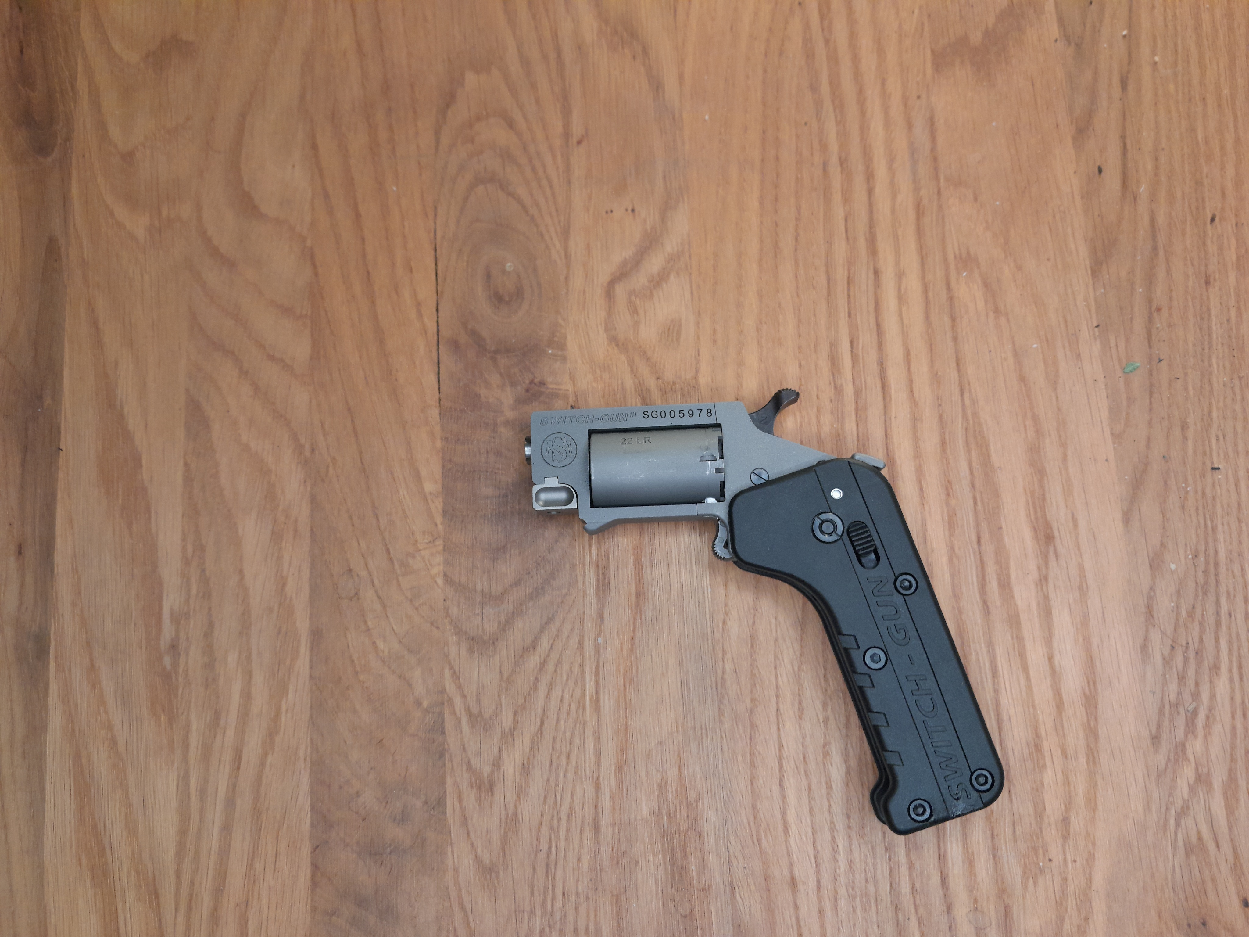 Revolver Standard Manufacturing Switch Gun Set Kal.. 22LR & .22WMR, zwei Trommeln à 5 Schuss, Gürtelclip