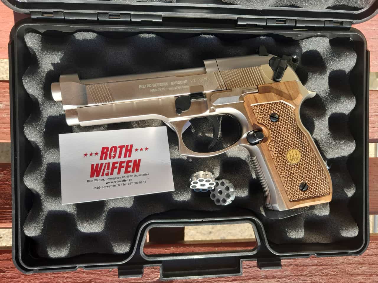  CO/2 Pistole Beretta 92 Nickel mit Holzgriff