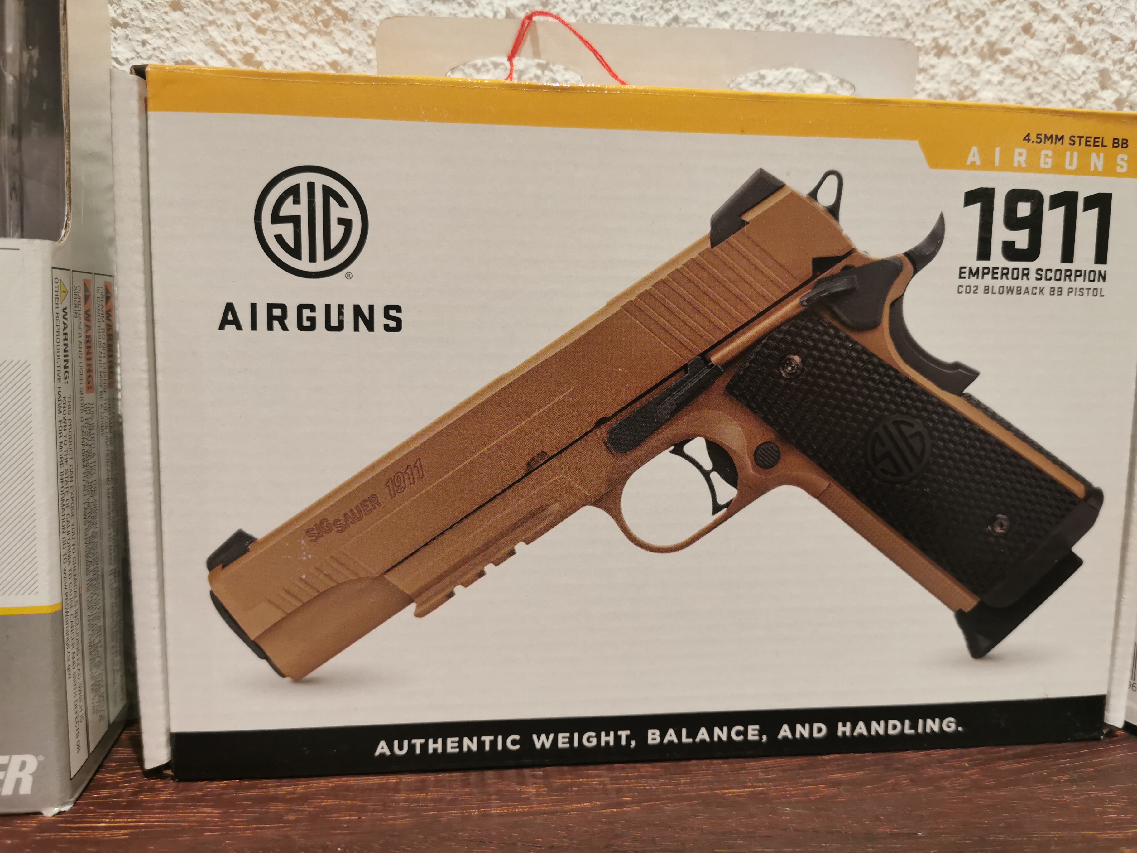 Sig Sauer 1911 CO-2 Pistole Kaliber .177 BB’s, Emperor Scorpion