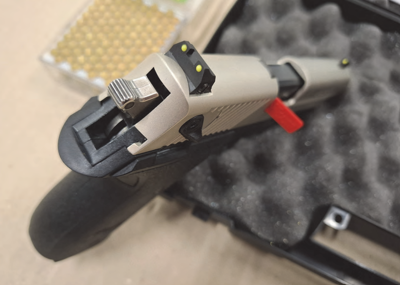 Occasion: Neuwertige Pistole Sig Sauer Mosquito Kaliber 22 L.R. und 100 Schuss Munition Remington