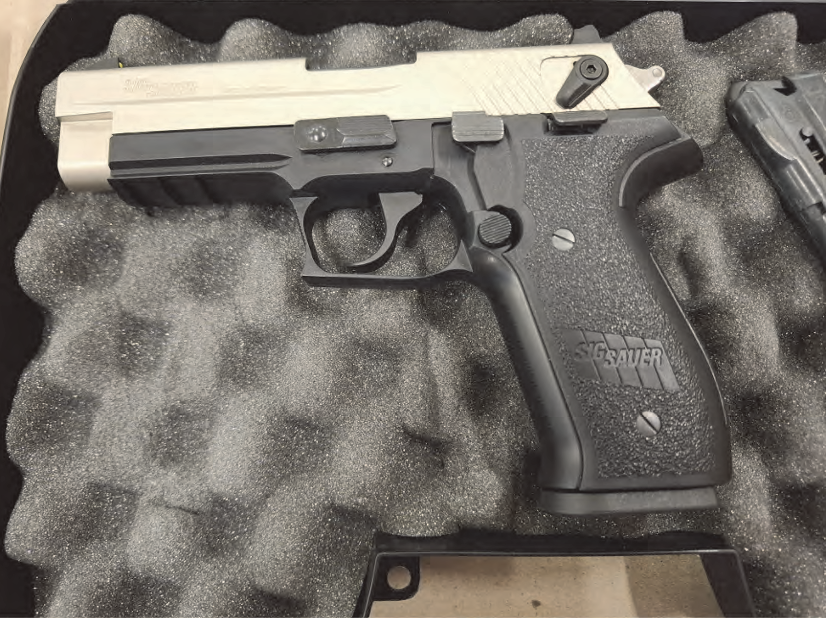 Occasion: Neuwertige Pistole Sig Sauer Mosquito Kaliber 22 L.R. und 100 Schuss Munition Remington