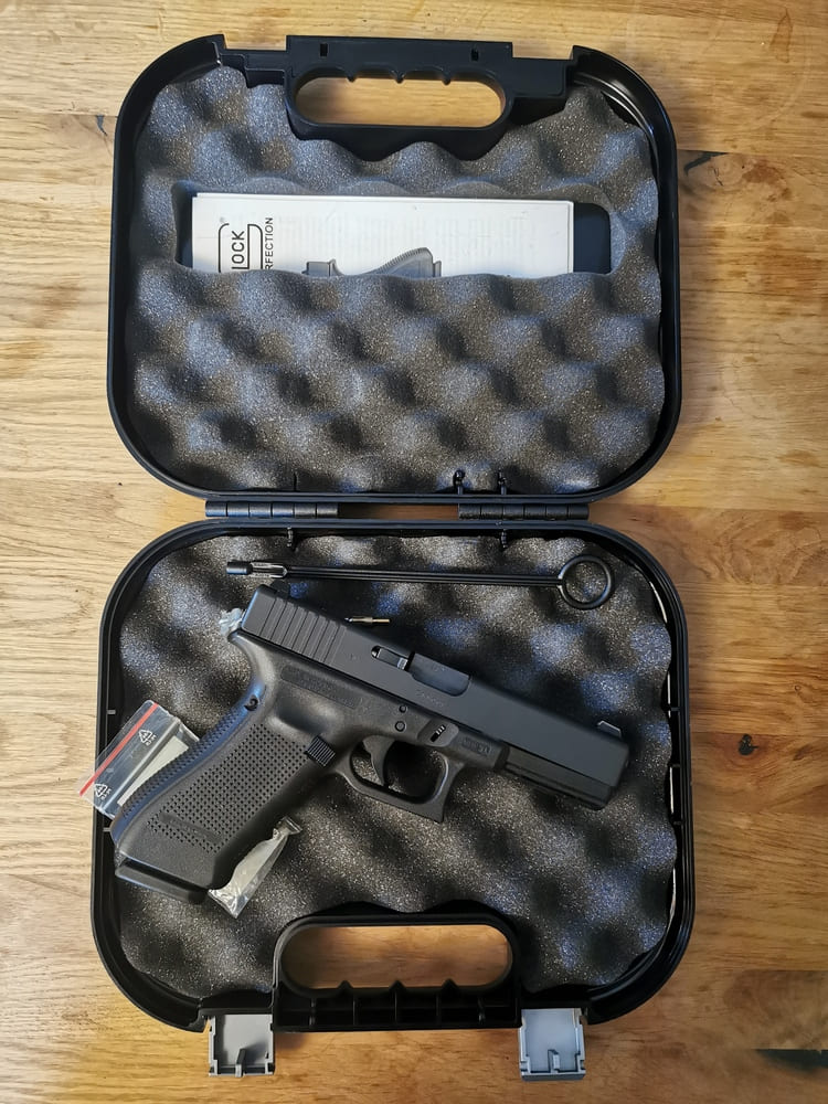 Occasion: Polizeipistole Kanton Schwyz GLOCK 17, GEN4, Kaliber 9mm Para