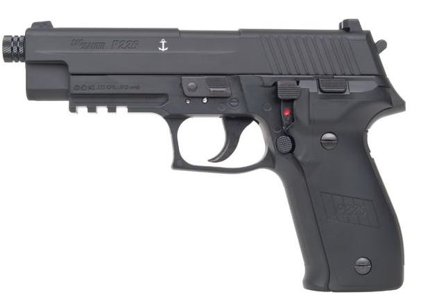 Aktion: CO-2 Pistole Sig Sauer P226, mit 2 zusätzlichen Magazinen, Black, Kal. 4,5mm Diabolo,120m/s